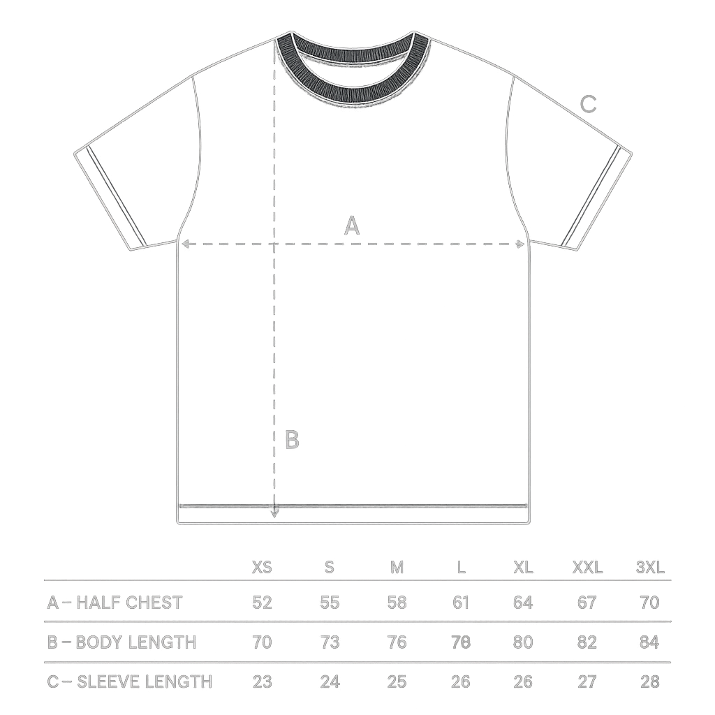 Größentabelle mit Skizze eines T-Shirts. Die Maße sind: A – halber Brustumfang, B – Körperlänge, C – Ärmellänge. Für Größen XS bis 3XL sind folgende Werte angegeben (in cm):
XS: A = 52, B = 70, C = 23
S: A = 55, B = 73, C = 24
M: A = 58, B = 76, C = 25
L: A = 61, B = 78, C = 26
XL: A = 64, B = 80, C = 26
XXL: A = 67, B = 82, C = 27
3XL: A = 70, B = 84, C = 28